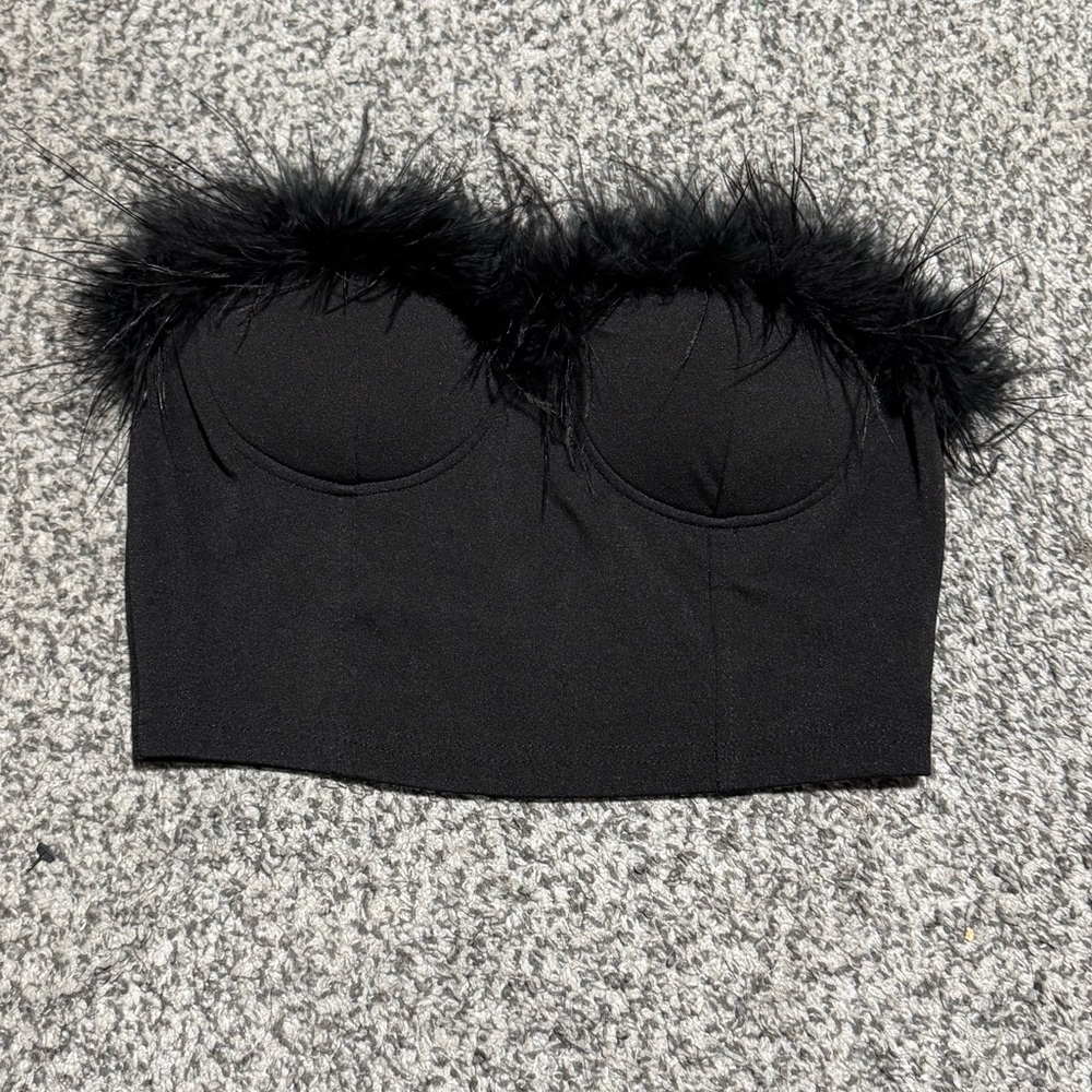 Women’s cropped strapless top